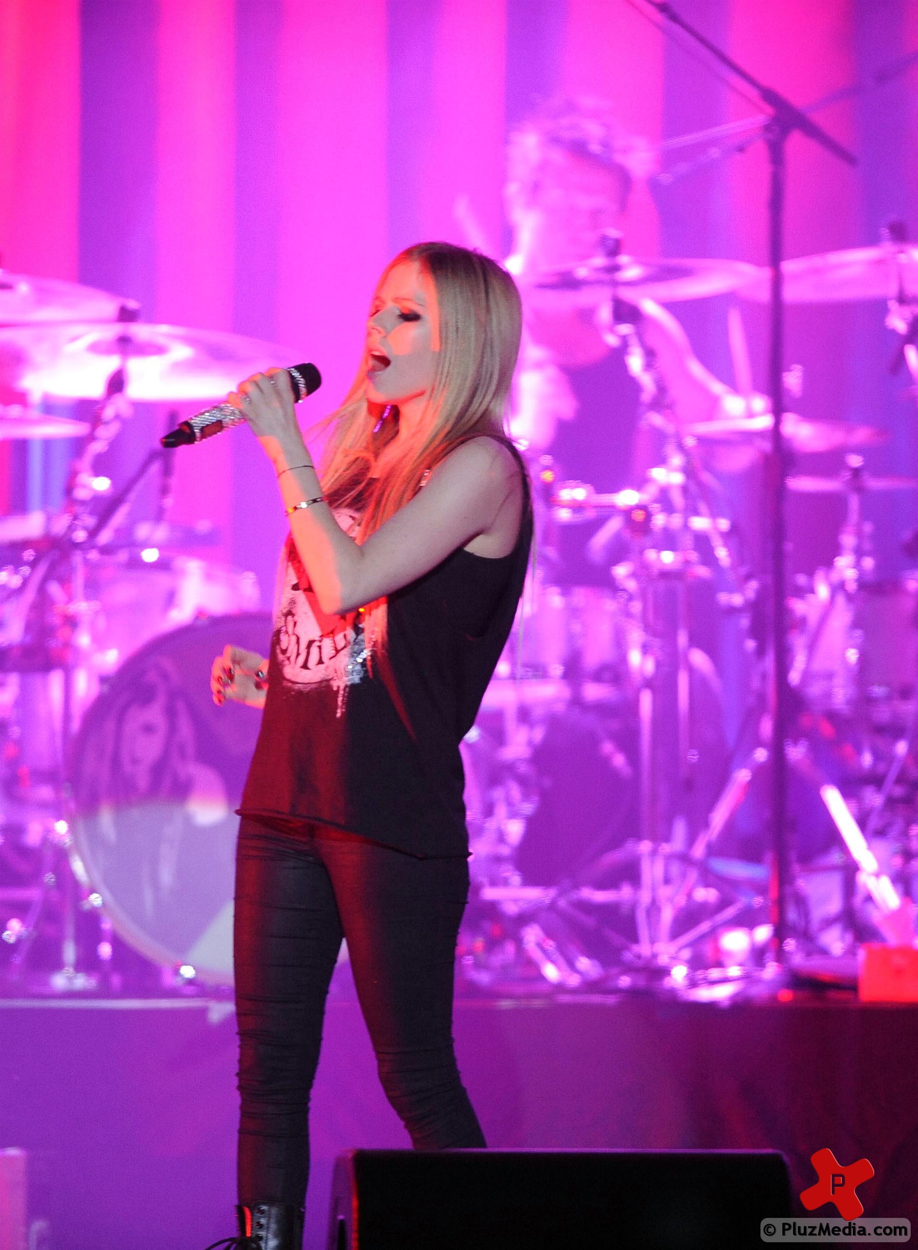 Avril Lavigne performs live during her Black Star Tour 2011 photos | Picture 75553